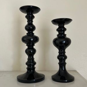 Set of 2 candle holders.